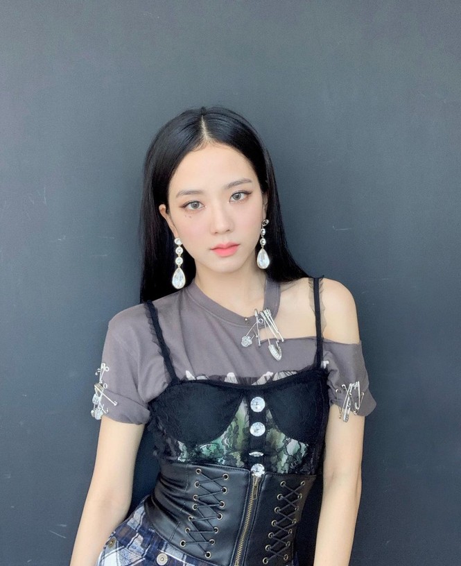 Nhìn Nancy mặc corset sai quá sai mà netizen nhắn nhủ “Sao không học hỏi BLACKPINK? - ảnh 4