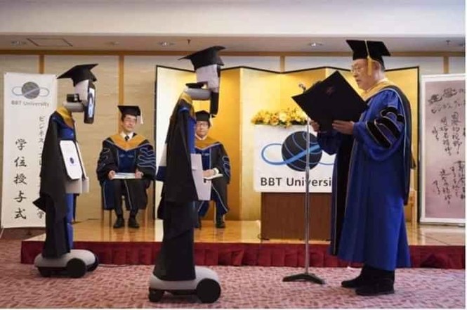 Mắt chữ O mồm chữ A với độ
