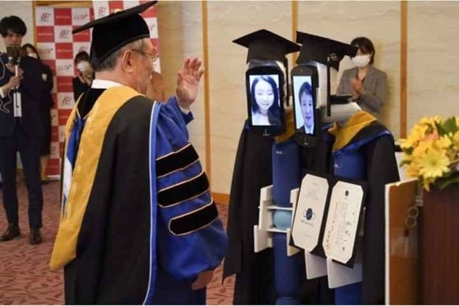 Mắt chữ O mồm chữ A với độ