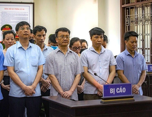 Tuyên án 15 bị cáo trong vụ gian lận điểm thi tại Hòa Bình - ảnh 1