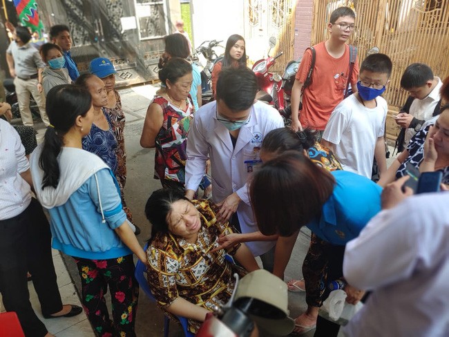 Toàn cảnh vụ cây phượng bật gốc đè vào người học sinh gây thương vong tại trường Bạch Đằng - ảnh 7
