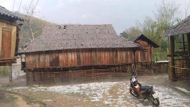 Mưa đá, dông lốc đã làm 1 người chết, gần 1.700 nhà bị hư hỏng, tốc mái - ảnh 1
