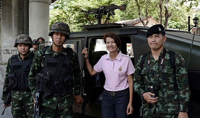Rộ trào lưu chụp ảnh “tự sướng” ngày Thái Lan thiết quân luật - ảnh 8