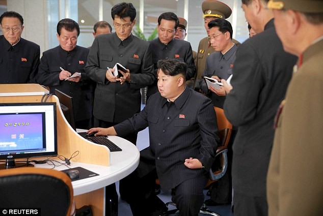 Lãnh đạo Triều Tiên Kim Jong-un thị sát tòa nhà “nguyên tử” mới - ảnh 3