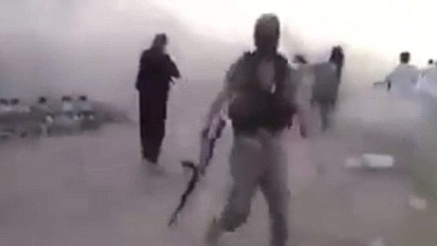 Kinh hoàng IS tung video xử tử 200 trẻ em Syria - ảnh 1