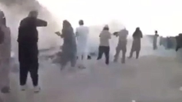 Kinh hoàng IS tung video xử tử 200 trẻ em Syria - ảnh 3