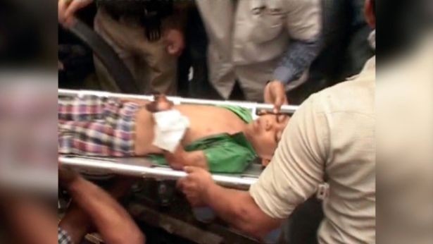 Phá toác thang máy giải cứu bé trai bị kẹt tay suốt 2 giờ - ảnh 2