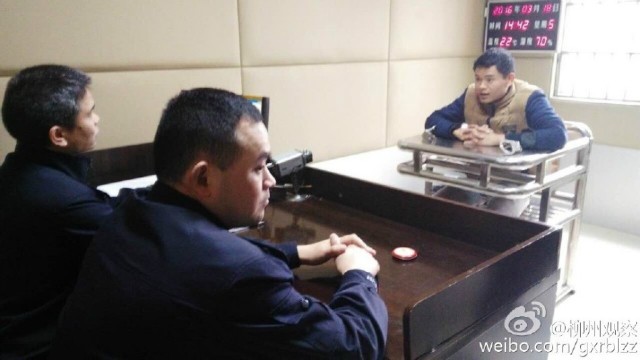 Chủ quán mì cưỡng hôn cảnh sát vì bị tịch thu đồ nghề - ảnh 3