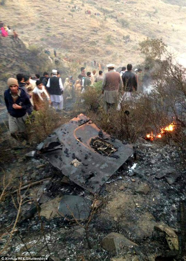 Tìm thấy 36 thi thể sau vụ rơi máy bay kinh hoàng ở Pakistan - ảnh 3