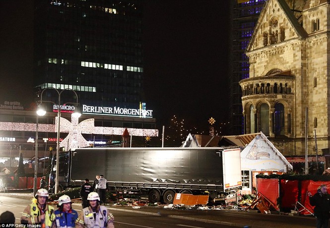 hiện trường vụ tấn công berlin - ảnh 3