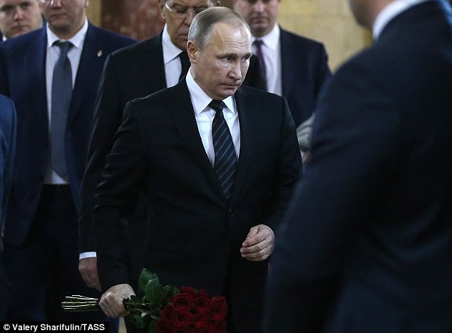 Tổng thống Putin đặt hoa tiễn biệt đại sứ Nga - ảnh 7