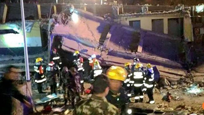 Nhà vệ sinh phát nổ, tám người thương vong - ảnh 1