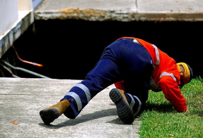 'Hố tử thần' bất ngờ xuất hiện gần nhà Thủ tướng Úc - ảnh 1