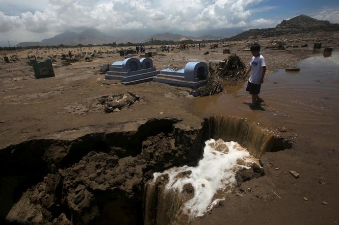 Người dân đu dây vượt lũ kinh hoàng ở Peru - ảnh 6