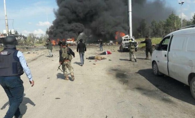 Syria: Đánh bom đoàn xe sơ tán, 70 người thiệt mạng - ảnh 3