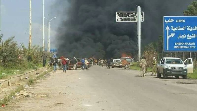 Syria: Đánh bom đoàn xe sơ tán, 70 người thiệt mạng - ảnh 2