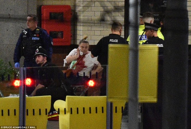 Sân vận động Manchester hỗn loạn sau vụ nổ nghi khủng bố - ảnh 7