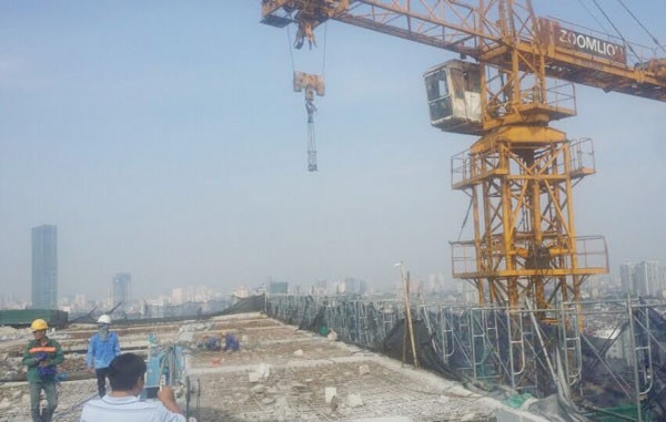 Đã phá dỡ gần 200m2 dầm, cột bê tông nhà 8B Lê Trực - ảnh 2