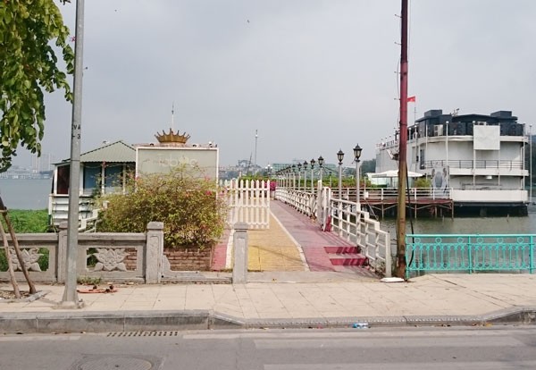 Du thuyền, nhà nổi Hồ Tây vẫn tấp nập trước 'lệnh cấm' - ảnh 3