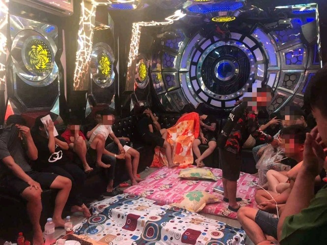 Hàng chục “dân chơi” thác loạn ma túy trong quán karaoke lúc rạng sáng - ảnh 1