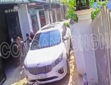 Mẹ rủ 2 con đi đánh ghen, cướp tài sản của 'tình địch' - ảnh 1