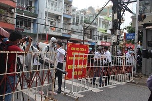 Bác sĩ tại Đồng Nai mắc COVID- 19, cách ly khoa Ung bướu chặn dịch - ảnh 3 Bác sĩ tại Đồng Nai mắc COVID- 19, cách ly khoa Ung bướu chặn dịch - ảnh 3