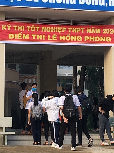 Gần 900.000 sỹ tử chính thức vượt vũ môn: Cập nhật giải đề môn Ngữ Văn THPT - ảnh 9