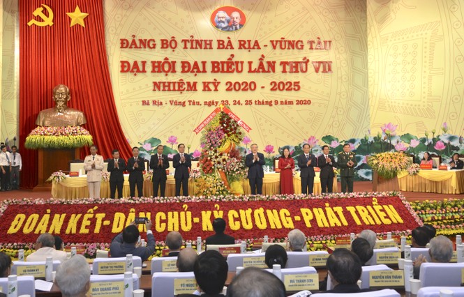 Central Party Secretary Nguyen Hoa Binh attends Ba Ria-Vung Tau Party Congress - Photo 2