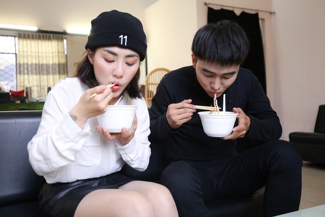 Ga lăng như Đạt G: tinh tế vớt hết hành ra khỏi tô hủ tiếu trước khi Du Uyên dùng món - ảnh 5