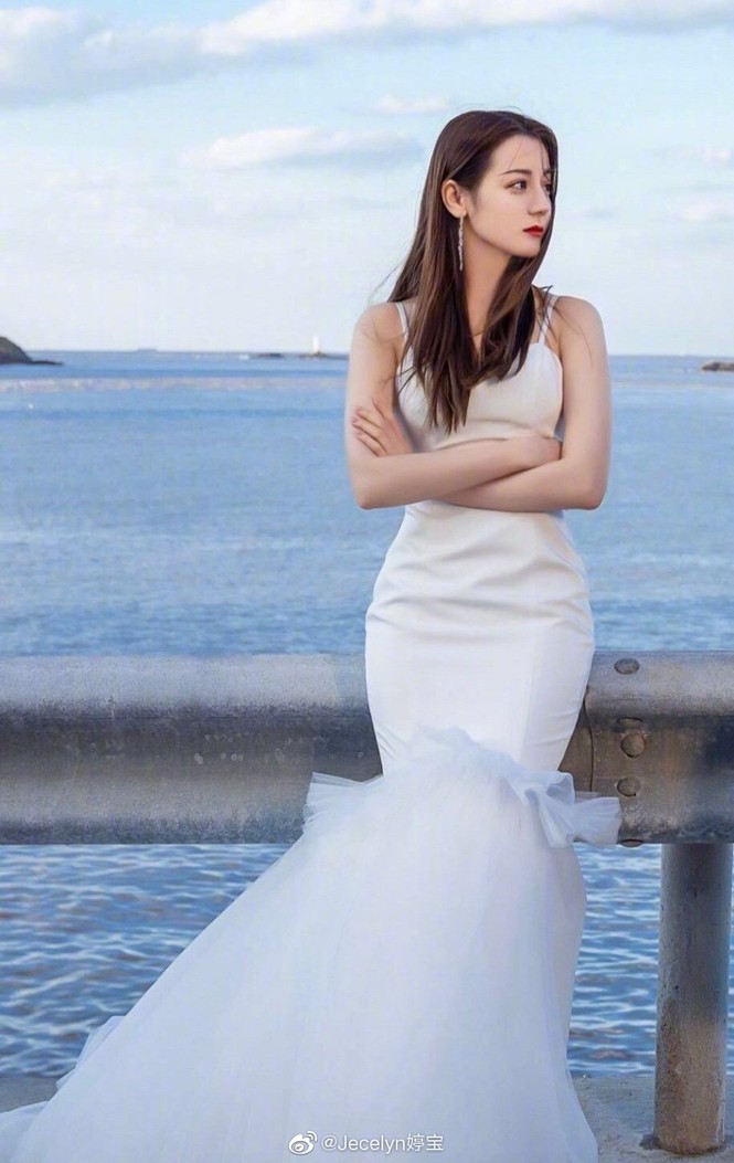 Địch Lệ Nhiệt Ba xinh như thiên thần trong phim mới