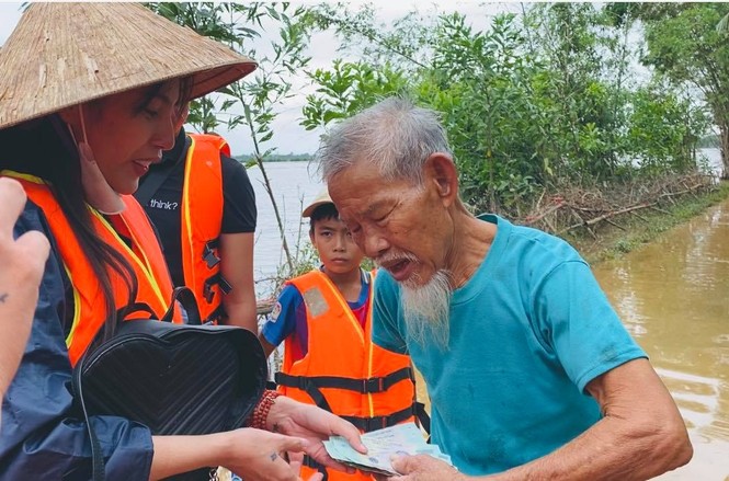Thủy Tiên lên tiếng bênh vực Trấn Thành, Ngọc Trinh khi bị so sánh chuyện cứu trợ - ảnh 1