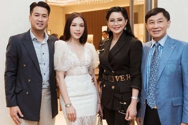 Soi chuyện tình cảm hiện tại các cậu thiếu gia của tỷ phú Johnathan Hạnh Nguyễn - ảnh 4