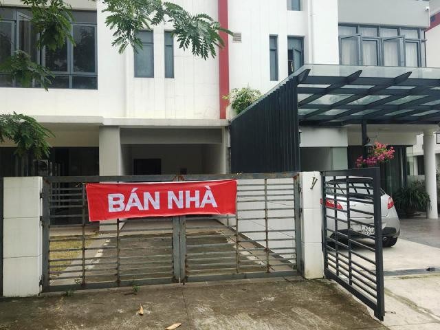 Cư dân căng băng rôn phản đối Gamuda Gardens lật kèo - ảnh 7