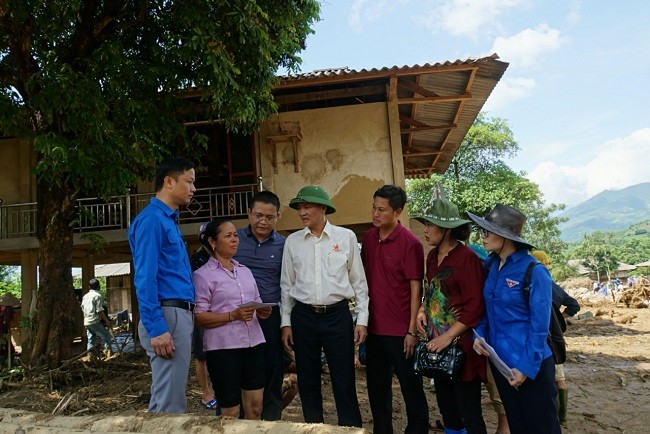 Thanh niên, bộ đội dựng nhà, san đường cho dân sau lũ tại Yên Bái - ảnh 5