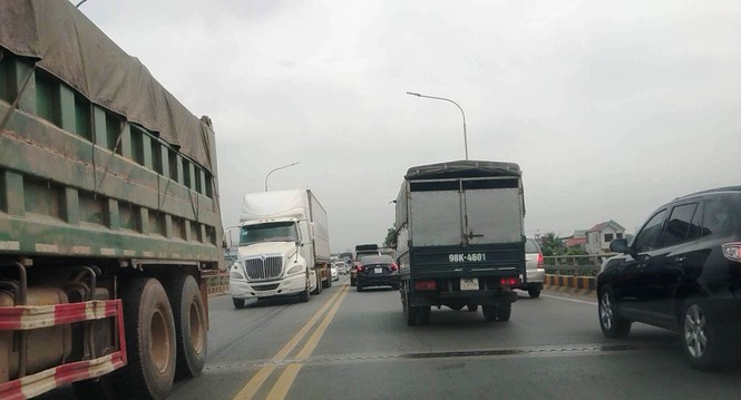 Ô tô ùn tắc hàng km trên cao tốc Hà Nội - Bắc Giang - ảnh 5