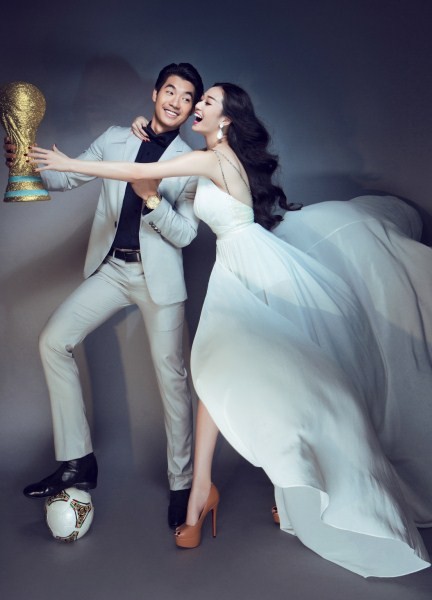 Khánh My kiêu sa bên cúp vàng trước chung kết World Cup - ảnh 3