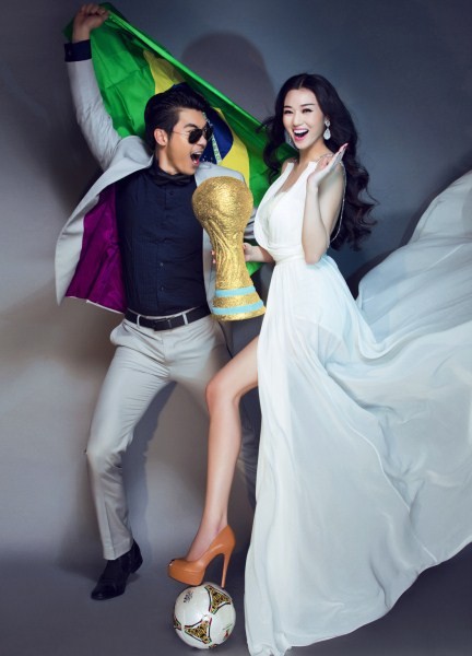 Khánh My kiêu sa bên cúp vàng trước chung kết World Cup - ảnh 7