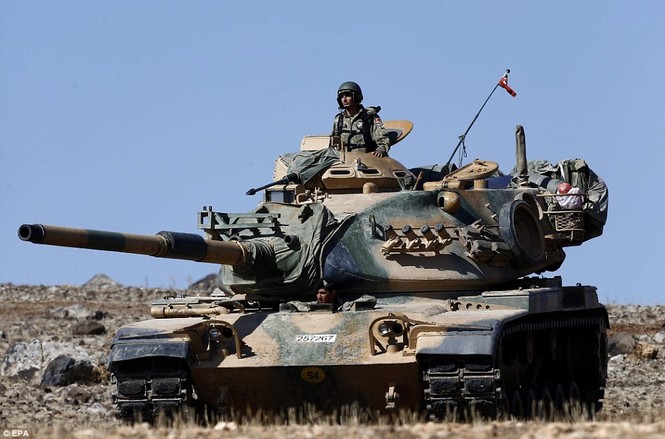 Thổ Nhĩ Kỳ rầm rộ đưa xe tăng áp sát biên giới Syria - ảnh 4