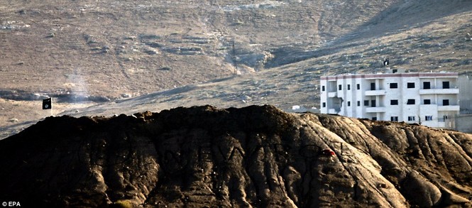 Thổ Nhĩ Kỳ rầm rộ đưa xe tăng áp sát biên giới Syria - ảnh 7