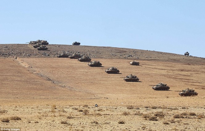 Thổ Nhĩ Kỳ rầm rộ đưa xe tăng áp sát biên giới Syria - ảnh 8