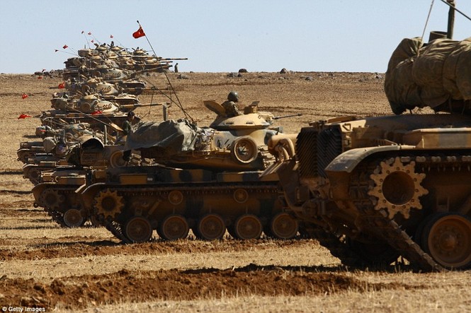 Thổ Nhĩ Kỳ rầm rộ đưa xe tăng áp sát biên giới Syria - ảnh 9