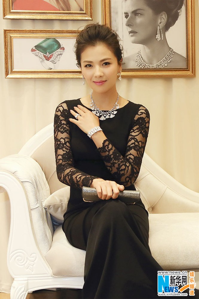 Mỹ nhân “Thiên long bát bộ” diện đầm bó sát khoe eo thon - ảnh 3