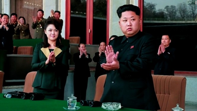 Tận thấy những lần vợ chồng ông Kim Jong-un sánh vai - ảnh 2