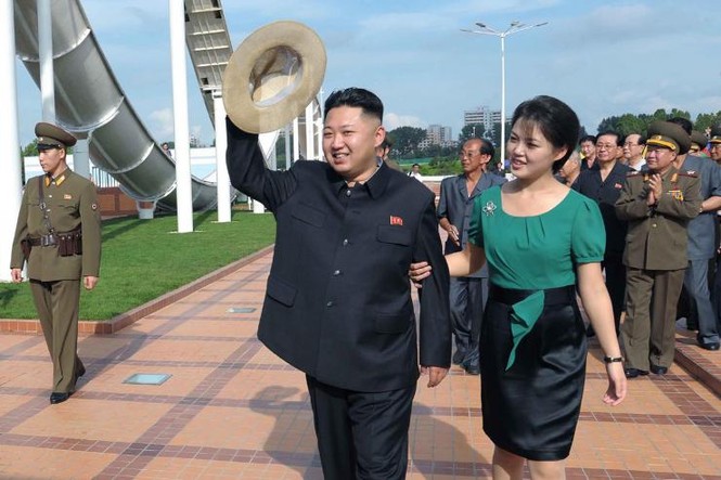 Tận thấy những lần vợ chồng ông Kim Jong-un sánh vai - ảnh 7