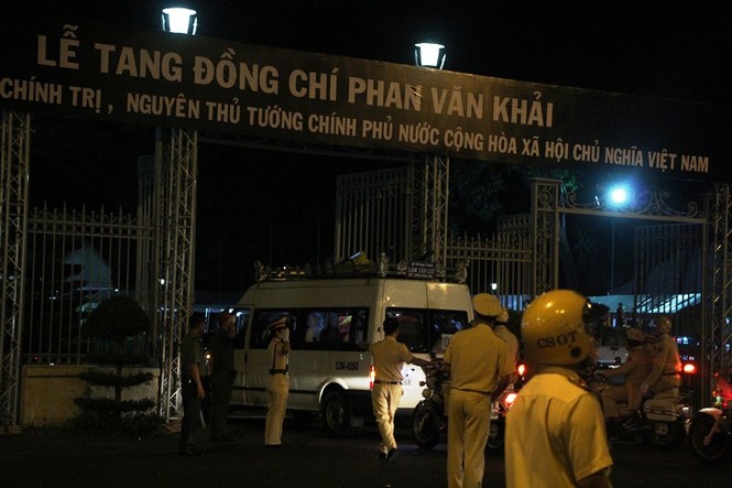 Linh cữu cố Thủ tướng Phan Văn Khải về đến Hội trường Thống Nhất - ảnh 4