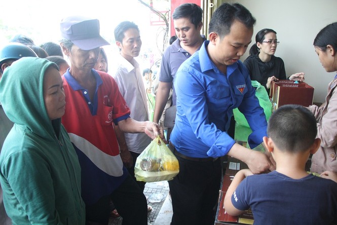 500 phần cơm nghĩa tình tặng người nghèo - ảnh 3