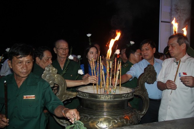 Thắp sáng nghĩa tình đồng đội ở nghĩa trang Quốc gia Đồi 82 - ảnh 14