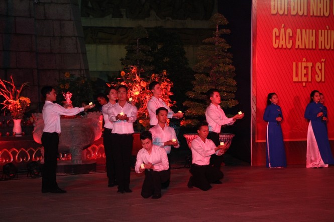 Thắp nến tri ân các anh hùng liệt sĩ - ảnh 10