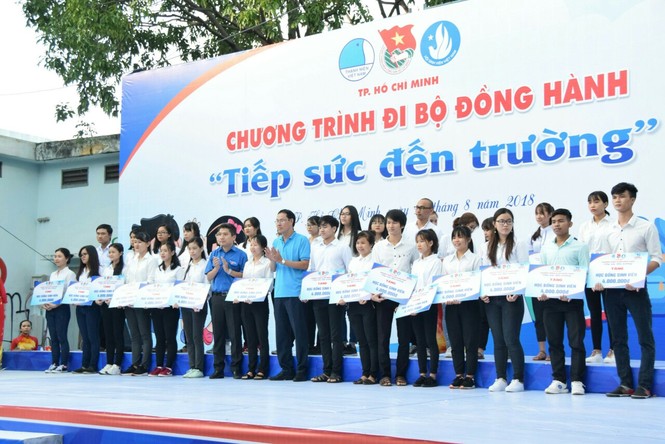 Ngàn người đi bộ tiếp sức HSSV trước thềm năm học mới - ảnh 4