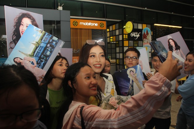 Á hậu Phương Nga rạng rỡ trở về sau chung kết Miss Grand International - ảnh 11